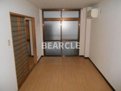 【内装】 | コーポラス桃山 | 明るい色調の室内です