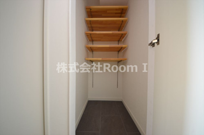 【玄関】 | アーバネックス北浜 | 明るい玄関ですシューズボックスです。