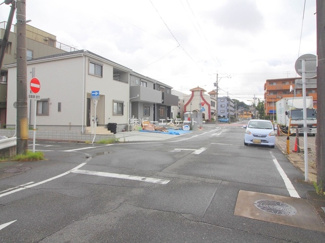 【前面道路含む現地写真】