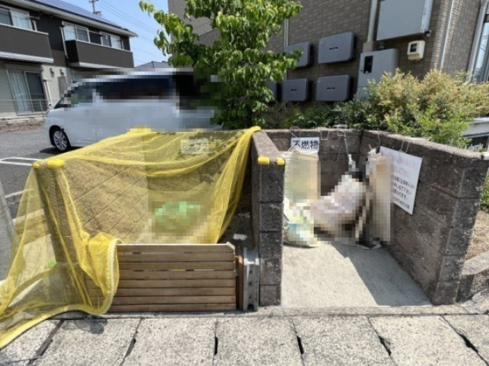 ローベルジュＢのその他共用部分|敷地内ゴミ置き場あります。