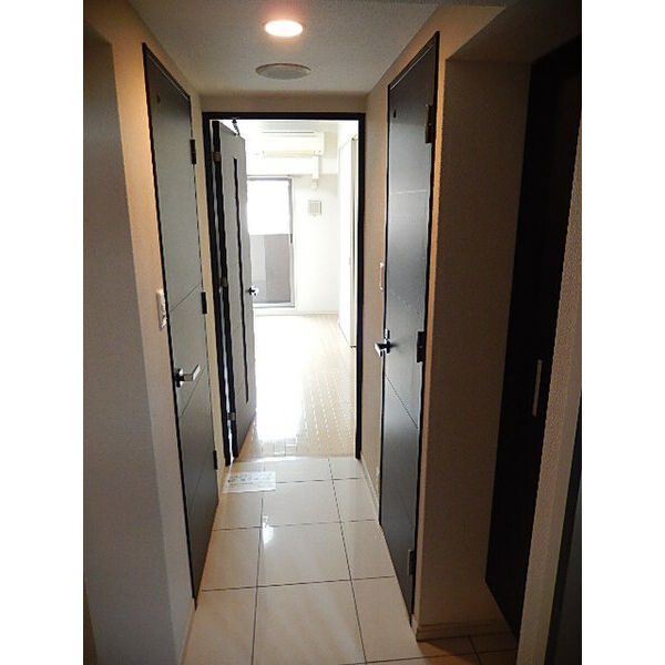 S-RESIDENCE難波Viale(ビアーレ)の玄関