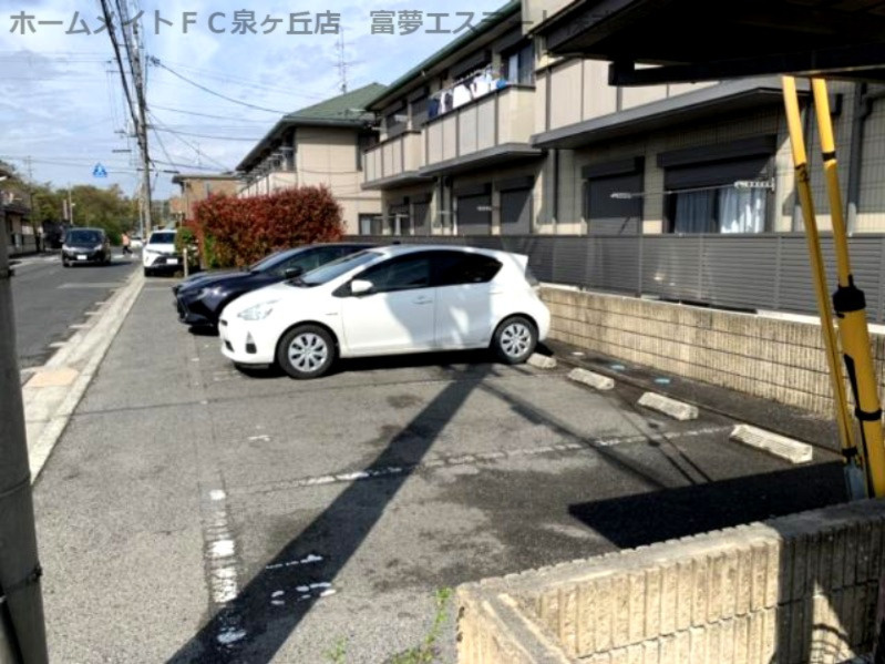 カーサベルデⅡの駐車場