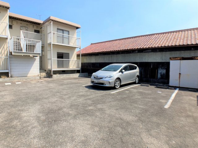 コーポ苗代Ⅱ の駐車場
