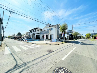 【前面道路含む現地写真】 | ブルーミングガーデンつくば市梅園２丁目４期（全１棟） | 実際に現地で周辺環境や街並み、近隣のスーパーや通学路の安全性、病院、公園・・・など生活のイメージをしてください。