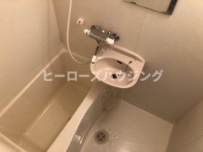 【浴室】 | フロン・ツオーネ | ※同タイプの写真となり、実際のお部屋とは異なる場合があります