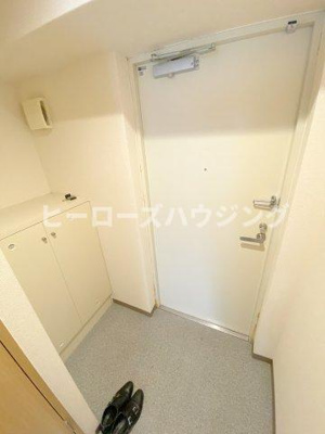 【玄関】 | フロン・ツオーネ | ※同タイプの写真となり、実際のお部屋とは異なる場合があります