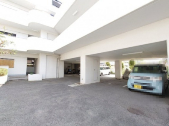 ヴィラ狭山の駐車場