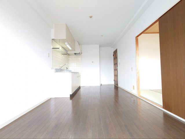 ヴィラ狭山の居間・リビング