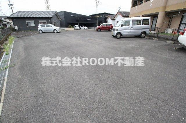 プランドールソフィアの駐車場