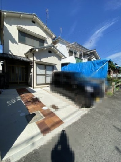 中古戸建  相田7丁目の駐車場|駐車2台可能です。普通自動車＋軽自動車の2台駐車可能です。