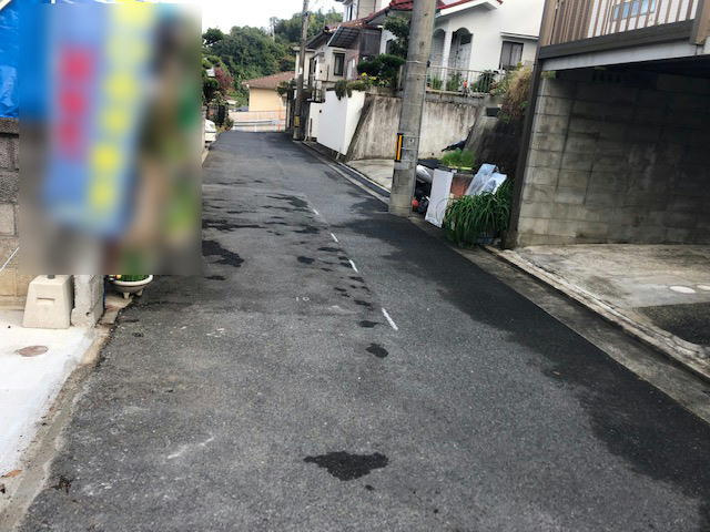 中古戸建  相田7丁目の前面道路含む現地写真|前面道路3.8ｍで出し入れスムーズ。