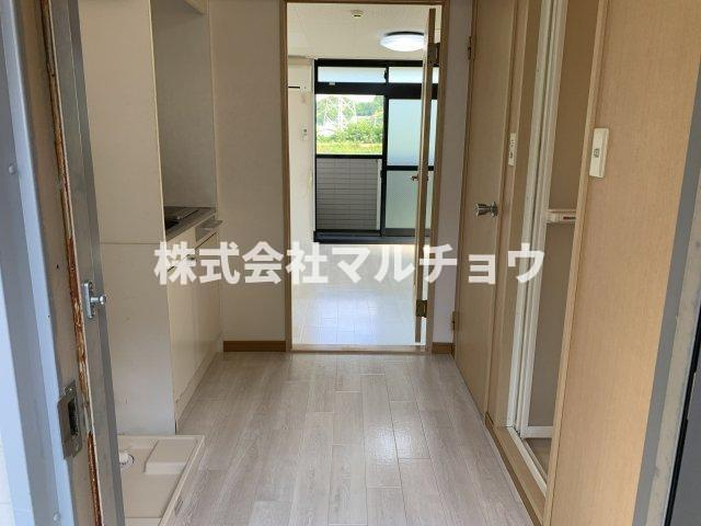 リバーサイドの内装|明るい室内です