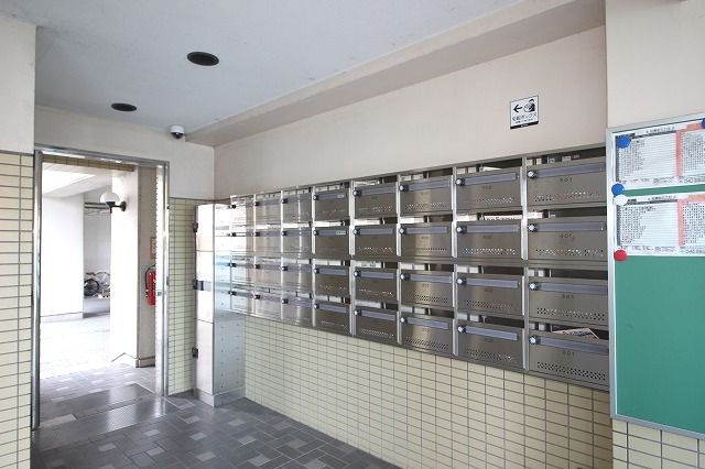 シャルム葛島のエントランス|毎日通るエントランスはこのようになっています