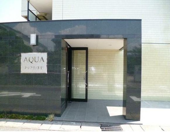 アクア入船 のエントランス