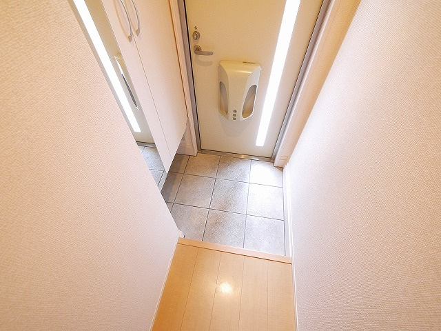 ウィット郡山の玄関|収納もある玄関です
