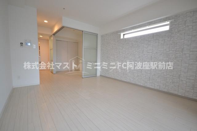 ラ・フォルム本町ウエストの居間・リビング