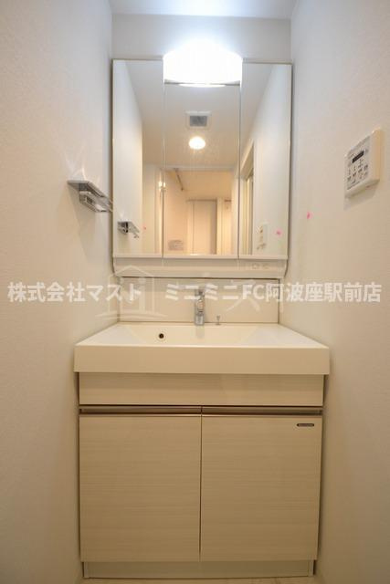 ラ・フォルム本町ウエストの洗面所