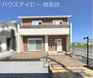 【外観】 | 揖斐郡池田町　中古住宅　お車スペース5台可能！倉庫、カーポート付いてます♪太陽光発電10KW搭載！！ | 揖斐郡池田町　中古住宅　お車スペース5台可能！倉庫、カーポート付いてます♪太陽光発電10KW搭載！！