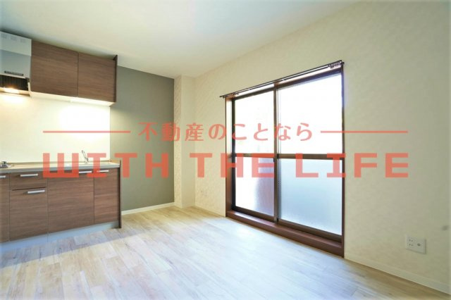 川島ハイツ【キャッシュバック対象】の居間・リビング|こちらの居間で趣味の時間をお楽しみください