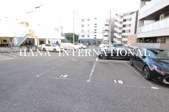 レオパレスコーポ御代川Ⅱの駐車場