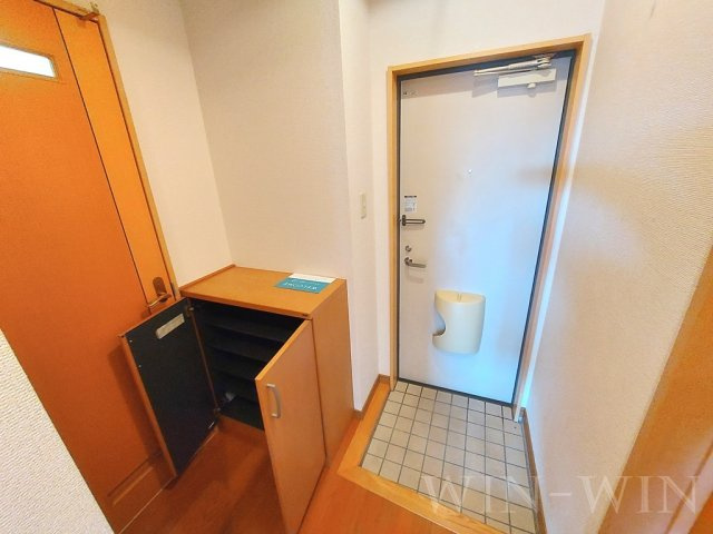 アリスト・ヴィラK A棟の玄関