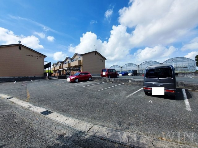 アリスト・ヴィラK A棟の駐車場