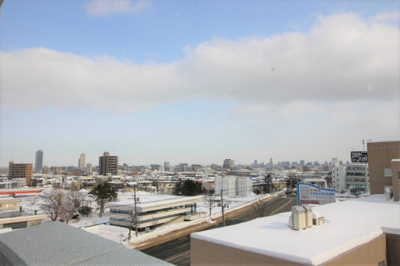 【展望】 | 西野パークハウス | ベランダからの眺望は良好です。☆北一条宮の沢通りに面しています。