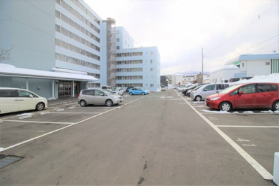 【駐車場】 | 西野パークハウス | 平面駐車場　空あり　月額7,000円（2022年1月14日現在）