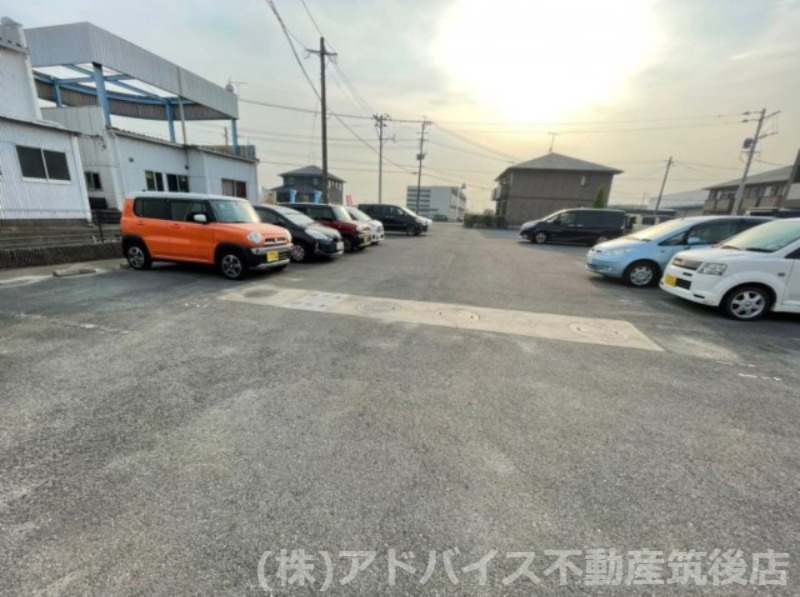 筑後市大字上北島の賃貸マンションの駐車場