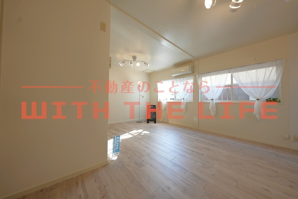 グレースコーポ合川【キャッシュバック対応物件】の独立洗面台|独立洗面台、小物を置くことができて便利です