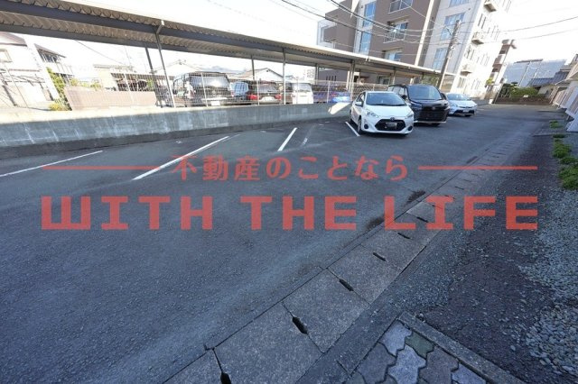 グレースコーポ合川【キャッシュバック対応物件】の駐車場|駐車場に車を止められます