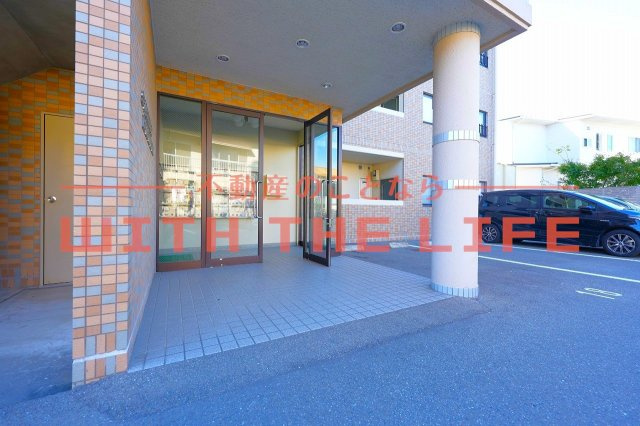 サンヒルズ花畑【キャッシュバック対象物件】のエントランス|建物の内部です