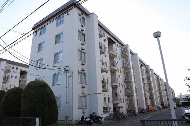 谷津遊園ハイツ１階の外観