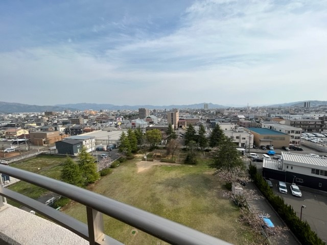 ビブレ志比口の展望|マンション前が大きな公園ですので、将来、高い建物が建つ心配がないのも、このマンションの特徴です！もし駐車用が目の前にあると、将来少し不安ですよね？眺望・日当たりが変わらない物件なら当、然資産価値も高い