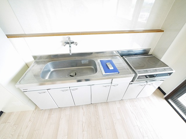 木津川プレイスのキッチン|コンパクトなキッチンで掃除もラクラク