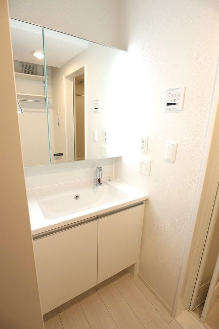 ロイジェント加美平の独立洗面台