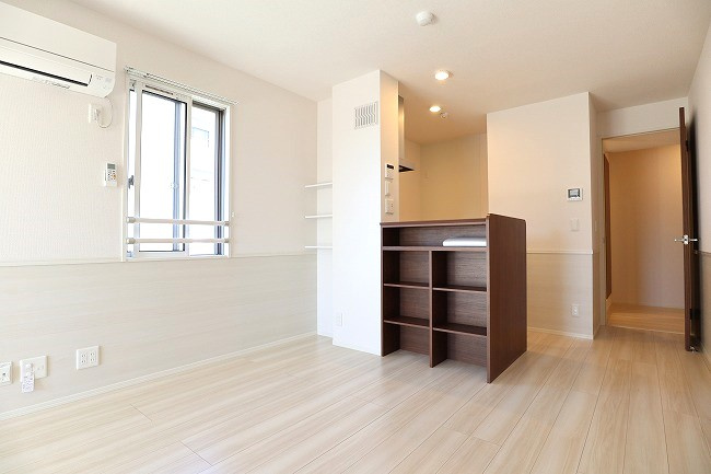 ロイジェント加美平の居間・リビング