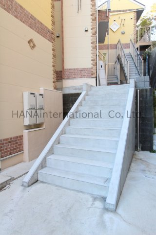 ユナイト追浜バリエールのエントランス