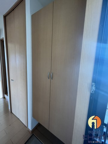 セジュール・シャイニングＣ棟の玄関|収納もあります