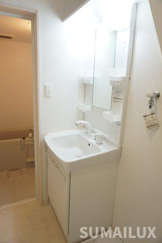 熊本市中央区琴平２丁目のアパートの独立洗面台