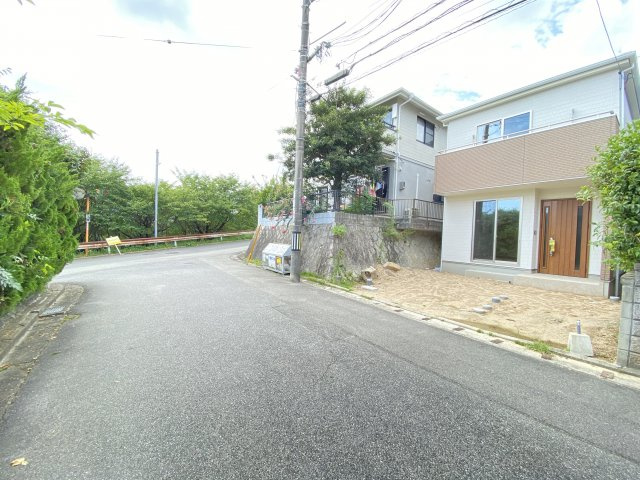 新築戸建　　　安東5丁目の前面道路含む現地写真