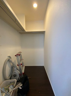 【収納】 | 蒲田本町一丁目戸建 | １F・寝室ウォークインクローゼット