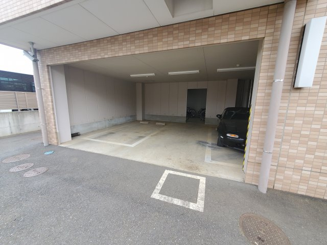 グランシャトー津田沼の駐車場