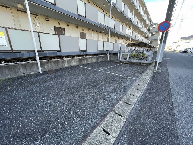 ノブレス幕張本郷の駐車場