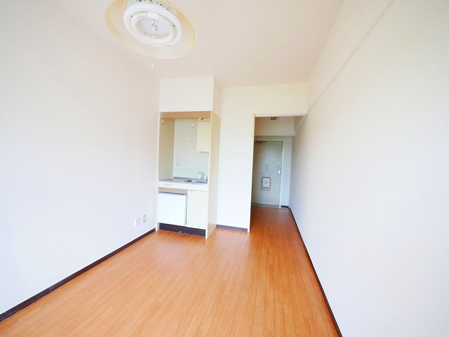 サンハイツ新大宮のエントランス