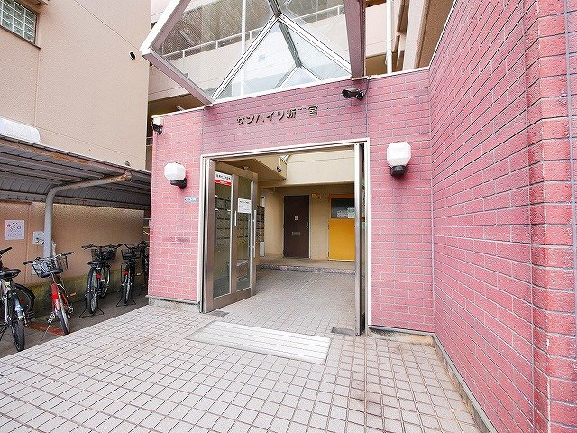 サンハイツ新大宮のエントランス