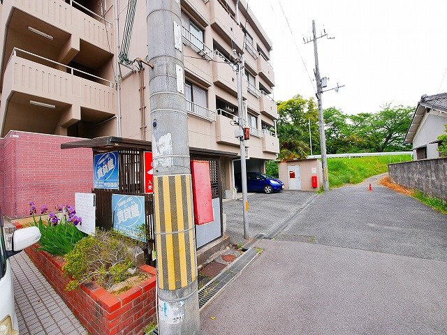 サンハイツ新大宮の玄関