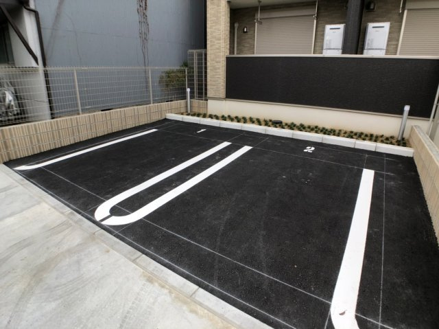 アルバ八尾の駐車場