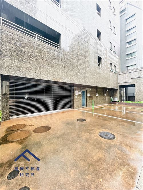 アダージュ薬院壱番館の駐車場