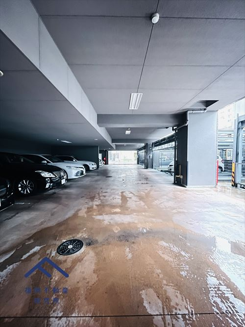 アダージュ薬院壱番館の駐車場